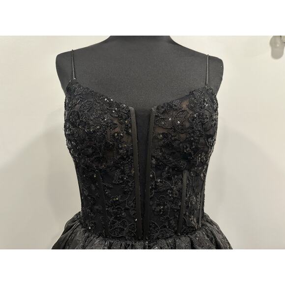 Jovani Embroidered Tiered Ballgown with Slit in black Sz 6 NEW - Picture 4 of 8